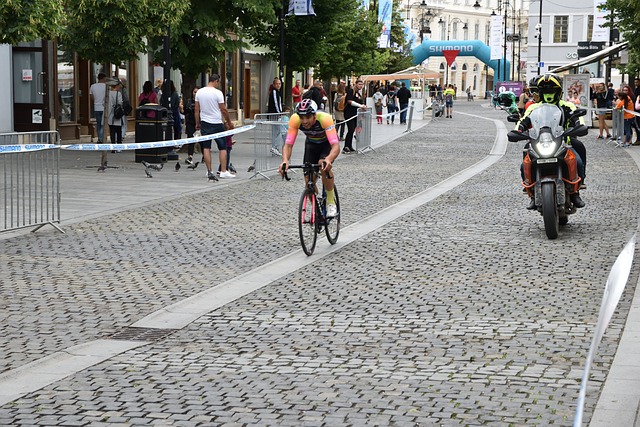 而哈兰德虽 而哈兰德虽